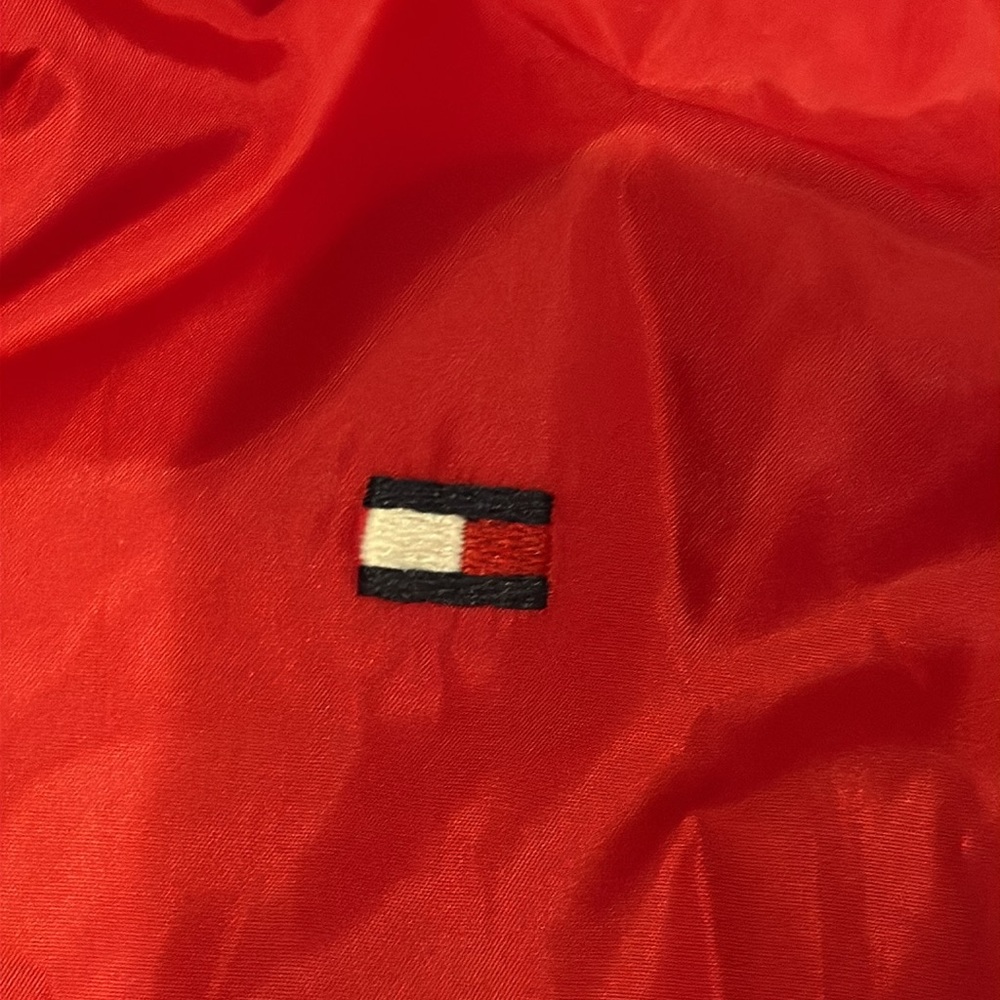 BOYS RED TOMMY HILFIGER PUFFER JACKET - Picture 4 of 8